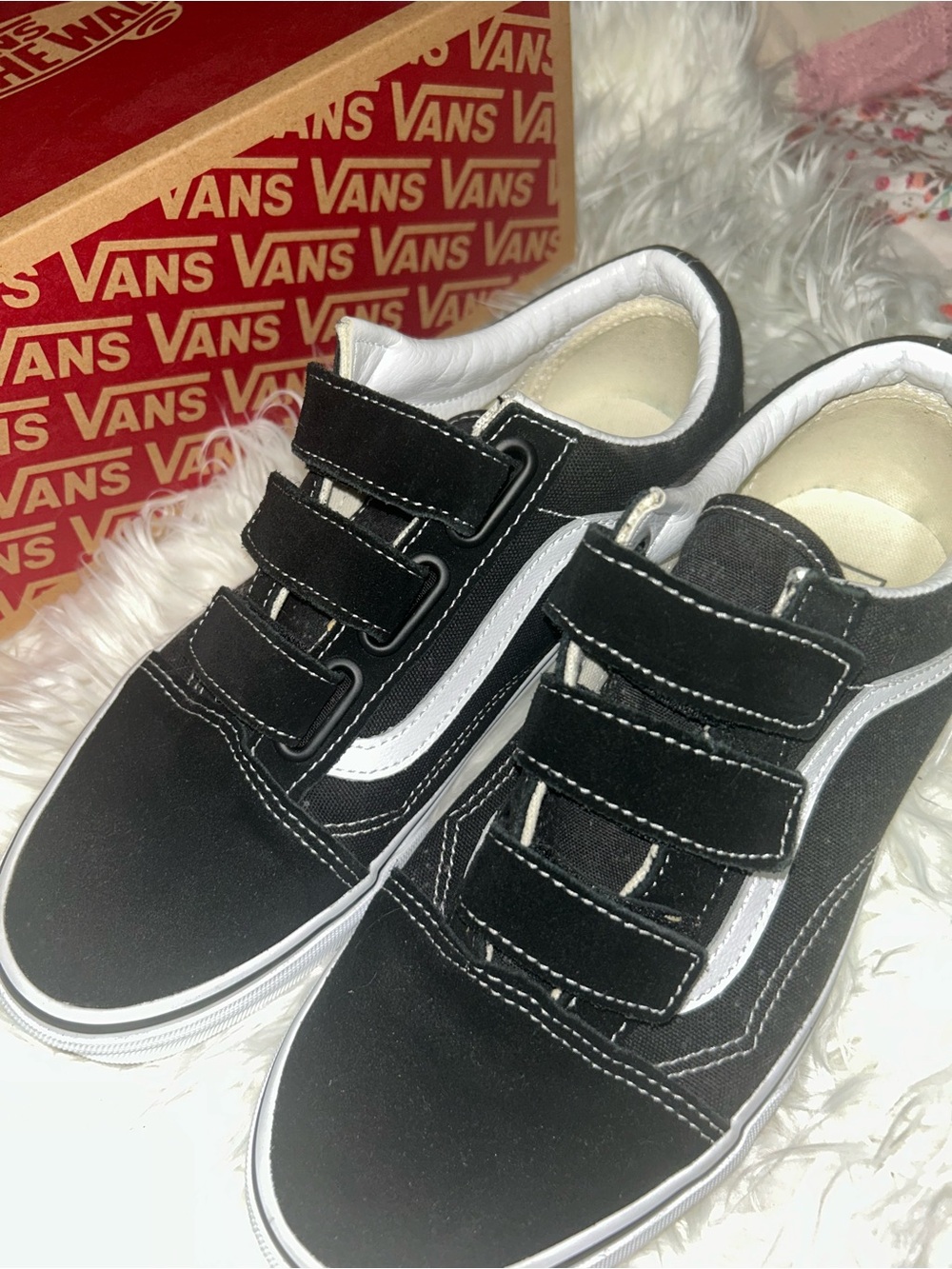 Vans Womens Black & White Velcro Old Skool Sneakers - Picture 3 of 5